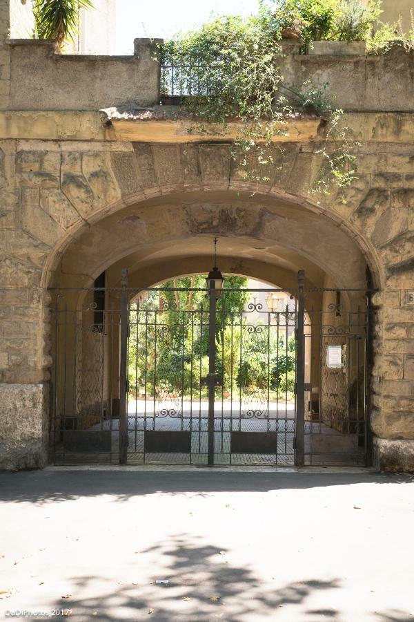 Casa Vacanze "Il Vaticano A 2 Passi" ローマ エクステリア 写真